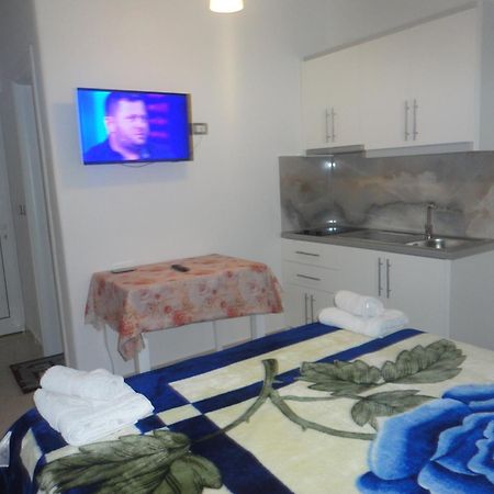 Oruci Apartments Ксамил Екстериор снимка