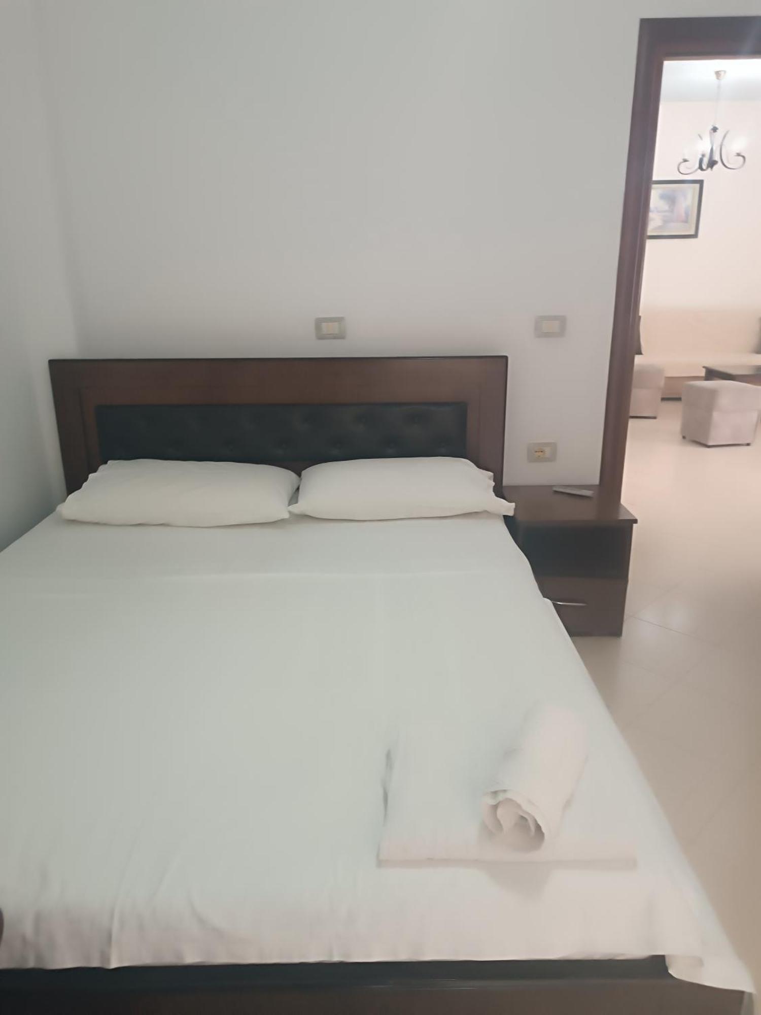 Oruci Apartments Ксамил Екстериор снимка