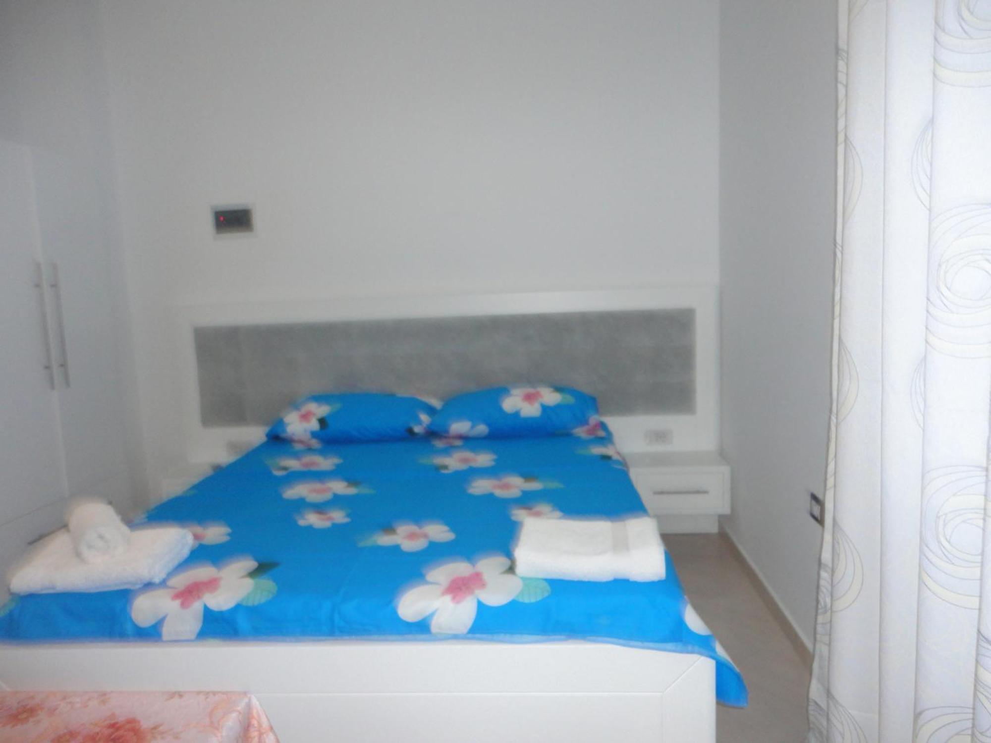 Oruci Apartments Ксамил Екстериор снимка