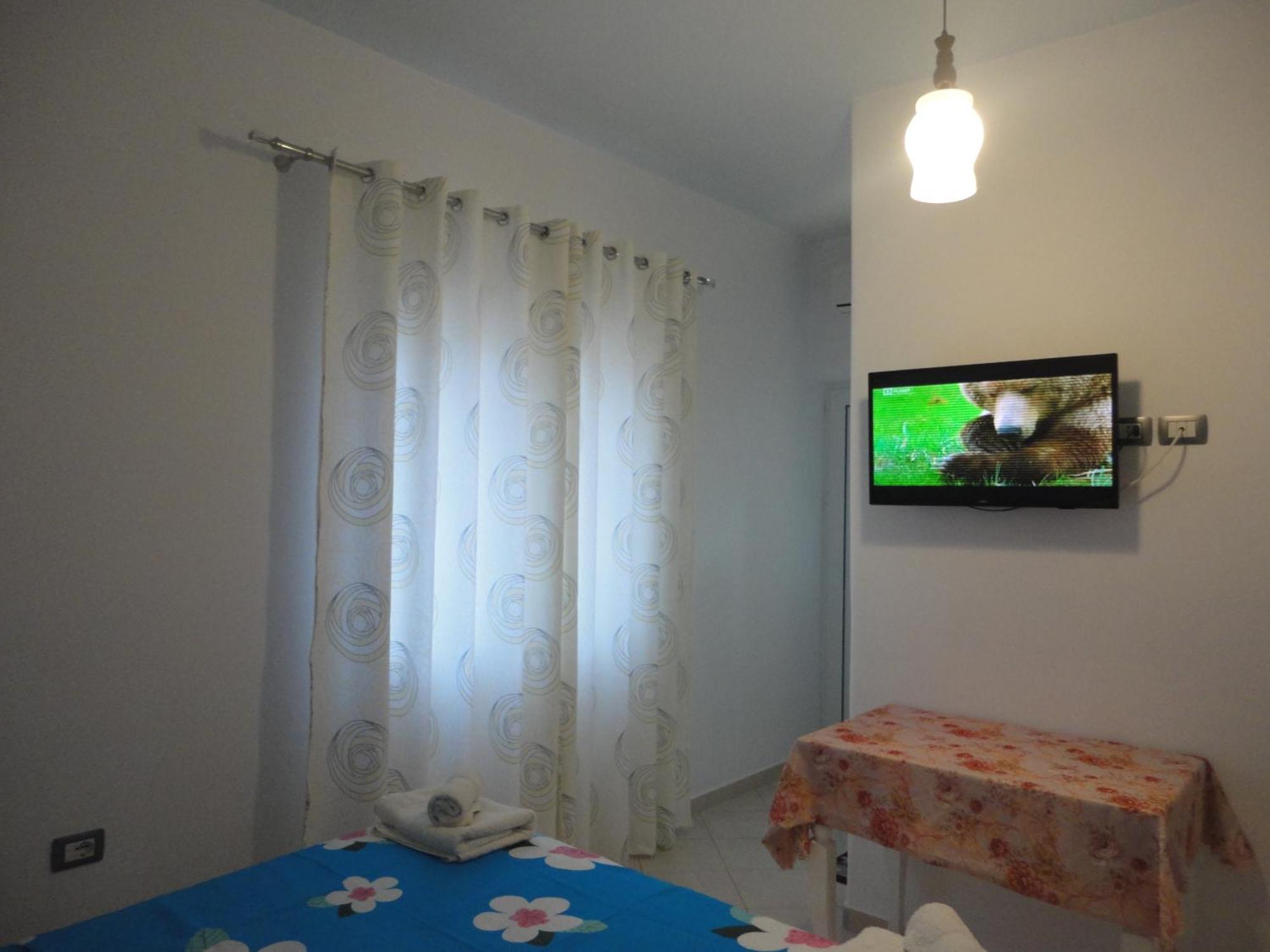 Oruci Apartments Ксамил Екстериор снимка
