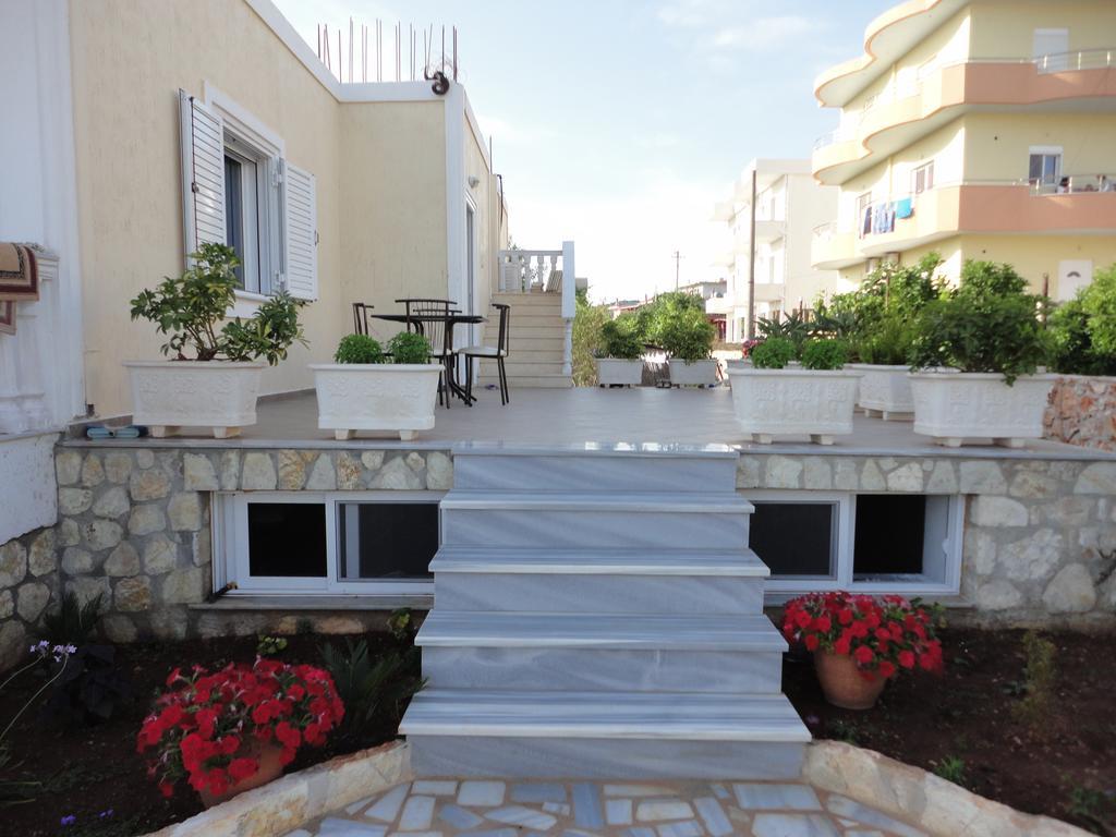 Oruci Apartments Ксамил Екстериор снимка