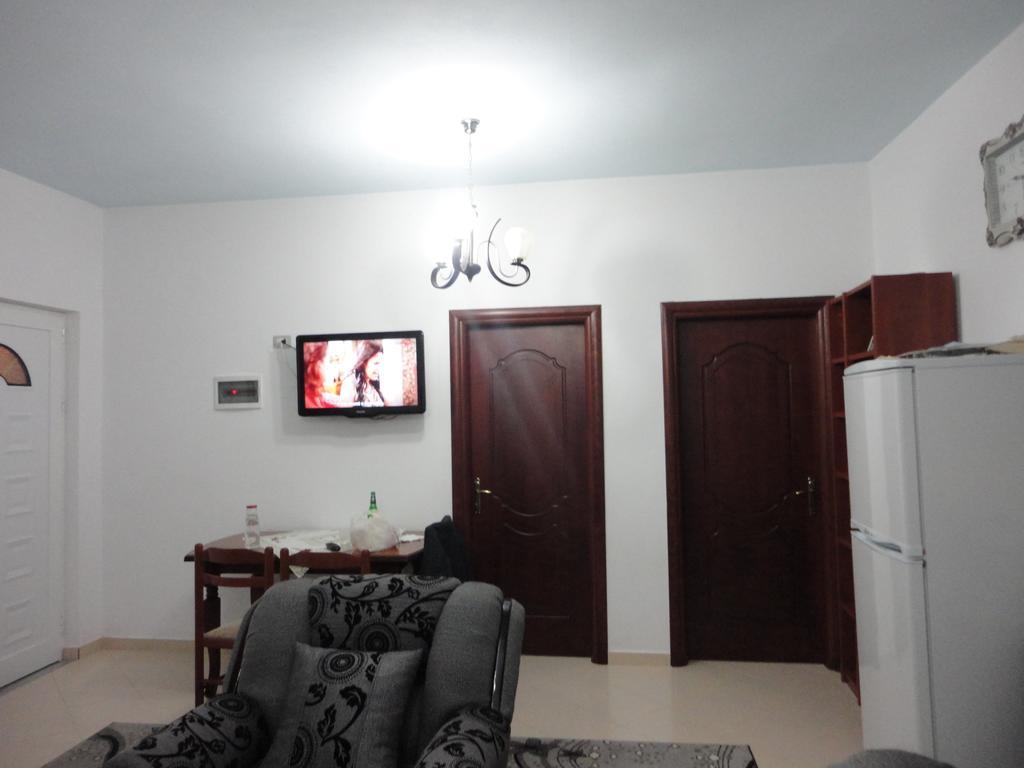 Oruci Apartments Ксамил Екстериор снимка