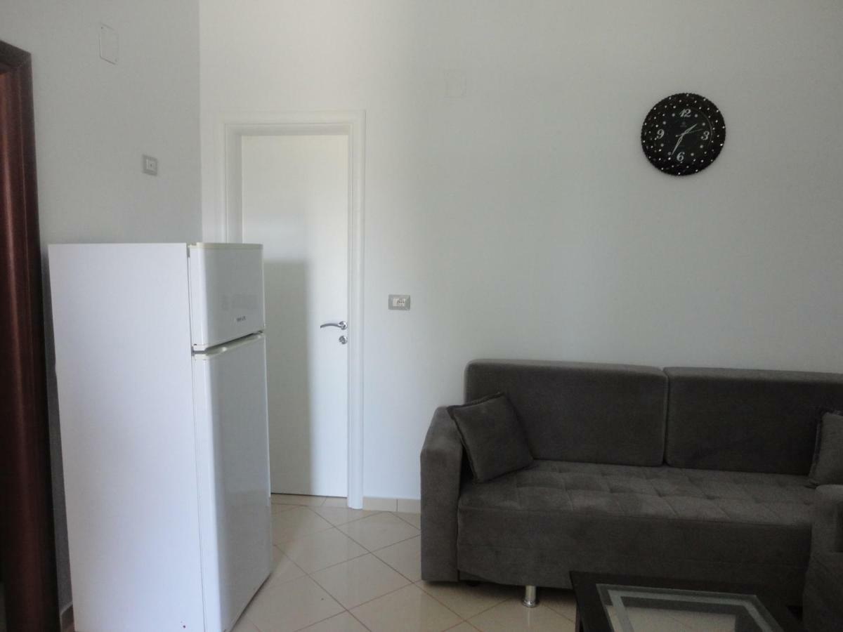 Oruci Apartments Ксамил Екстериор снимка