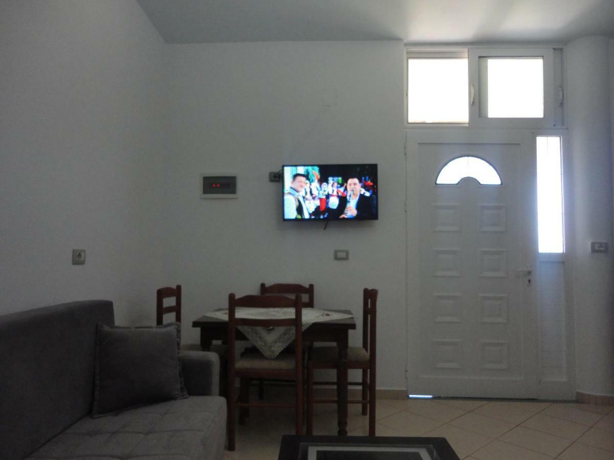 Oruci Apartments Ксамил Екстериор снимка