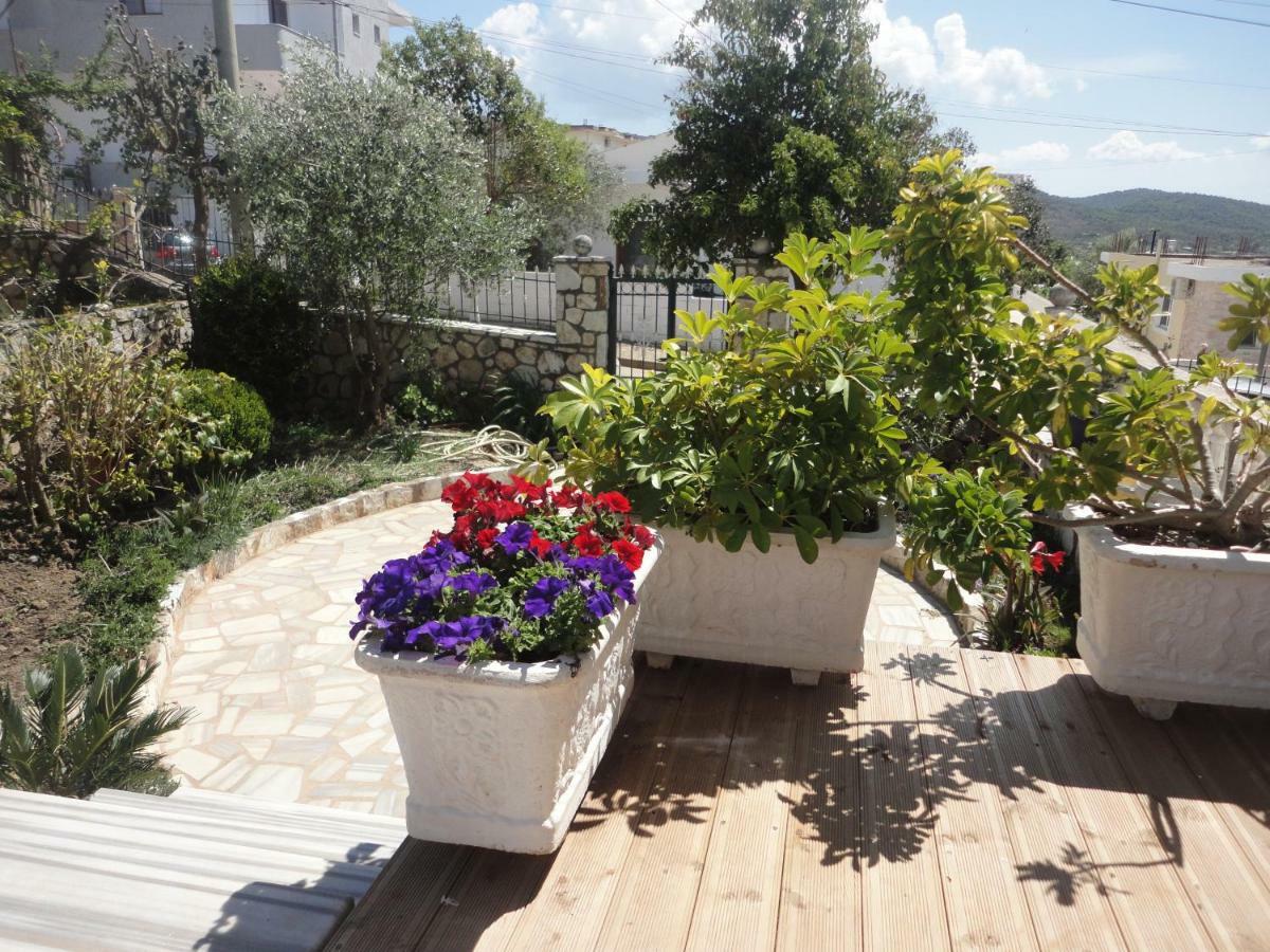 Oruci Apartments Ксамил Екстериор снимка