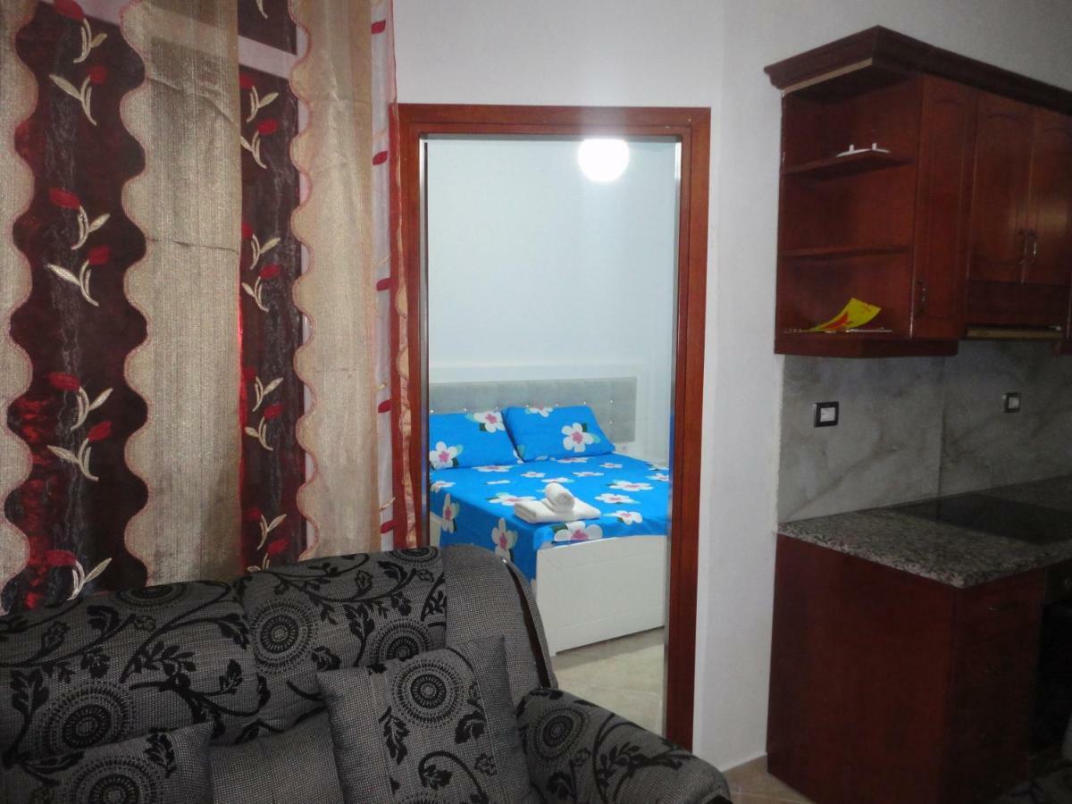 Oruci Apartments Ксамил Екстериор снимка