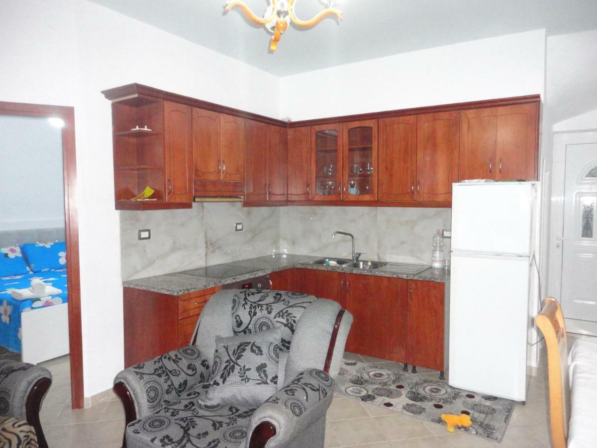 Oruci Apartments Ксамил Екстериор снимка