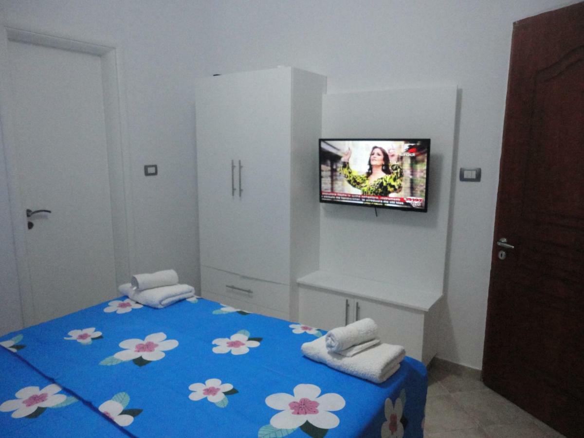 Oruci Apartments Ксамил Екстериор снимка