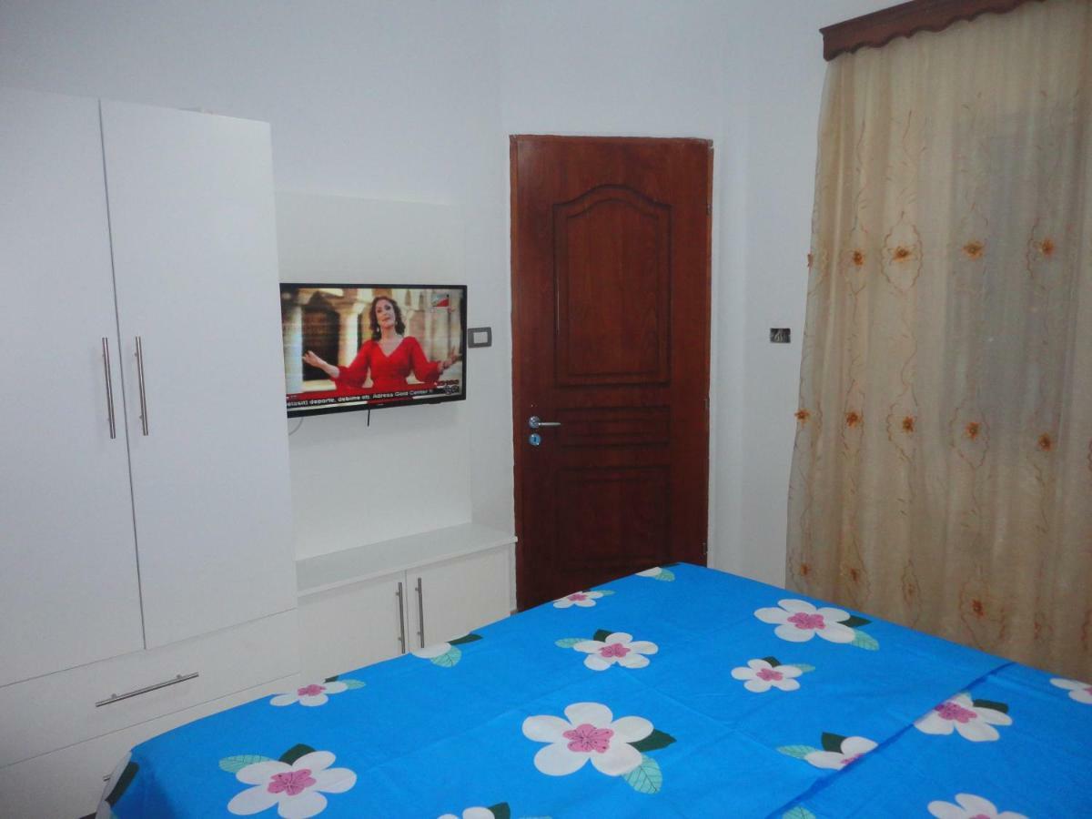 Oruci Apartments Ксамил Екстериор снимка